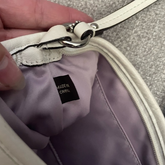 COACH- White Bag Smooth
Finish Classic Design - Picture 4 of 6